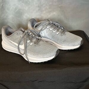 Nike Zoom Vomero 13 Women's‎ Running Shoes Grey White Size 8.5 Athletic Sneakers